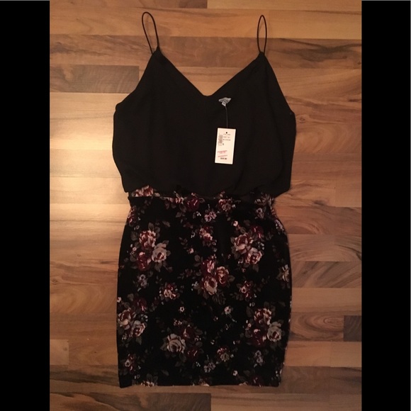 Brand New Kismet Dress With Printed Stretch Skirt - Picture 11 of 12